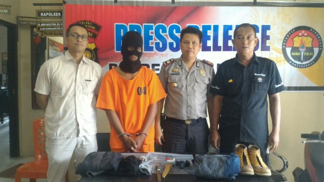  Spesialis pembobol posko mahasiswa KukertaKabupaten Batanghari, diamankan Polsek Bajubang.